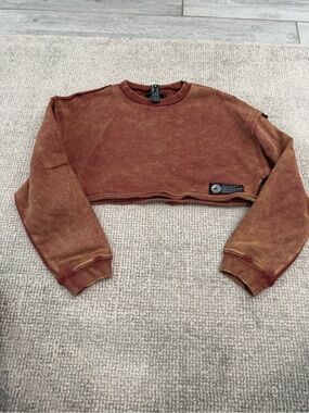 Alphalete Cropped Crewneck Sweatshirt